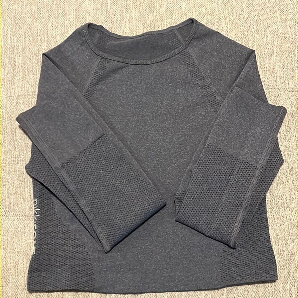 Nikki Font 2 piece pants and top activewear-barely worn -Size Small